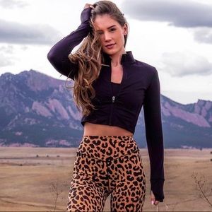 Elevate Cropped Zip Jacket